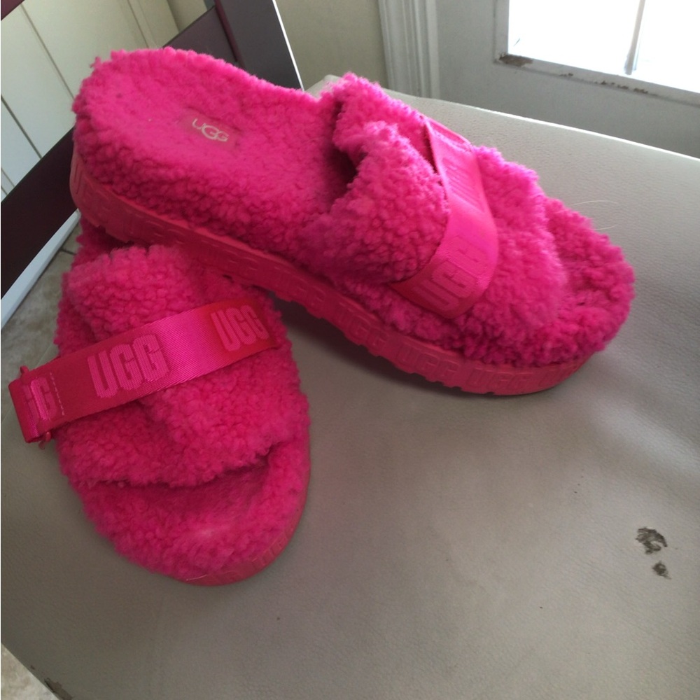 UGG Kids' Fluff Slide Sandals in Hot Pink